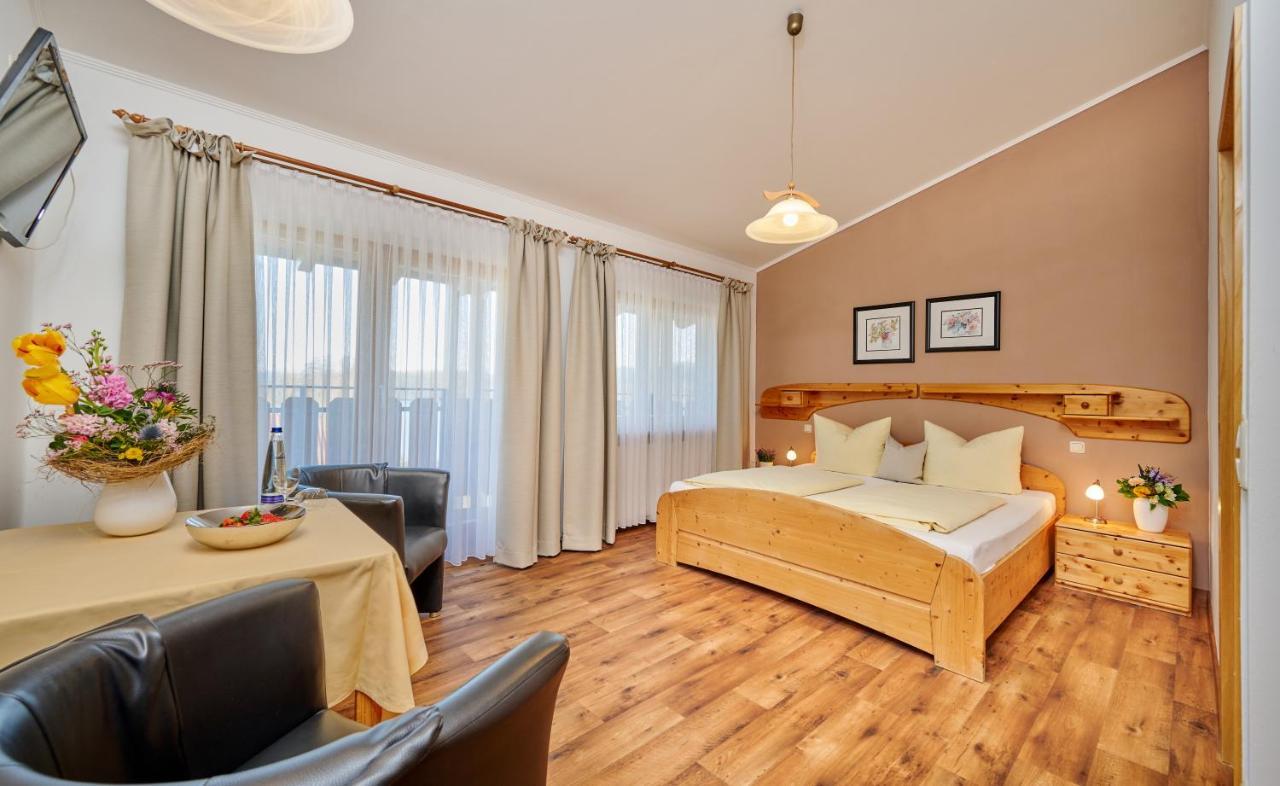 Hotel Restaurant Zum Goldenen Anker Mit Hallenbad & Wellnessbereich Windorf  المظهر الخارجي الصورة