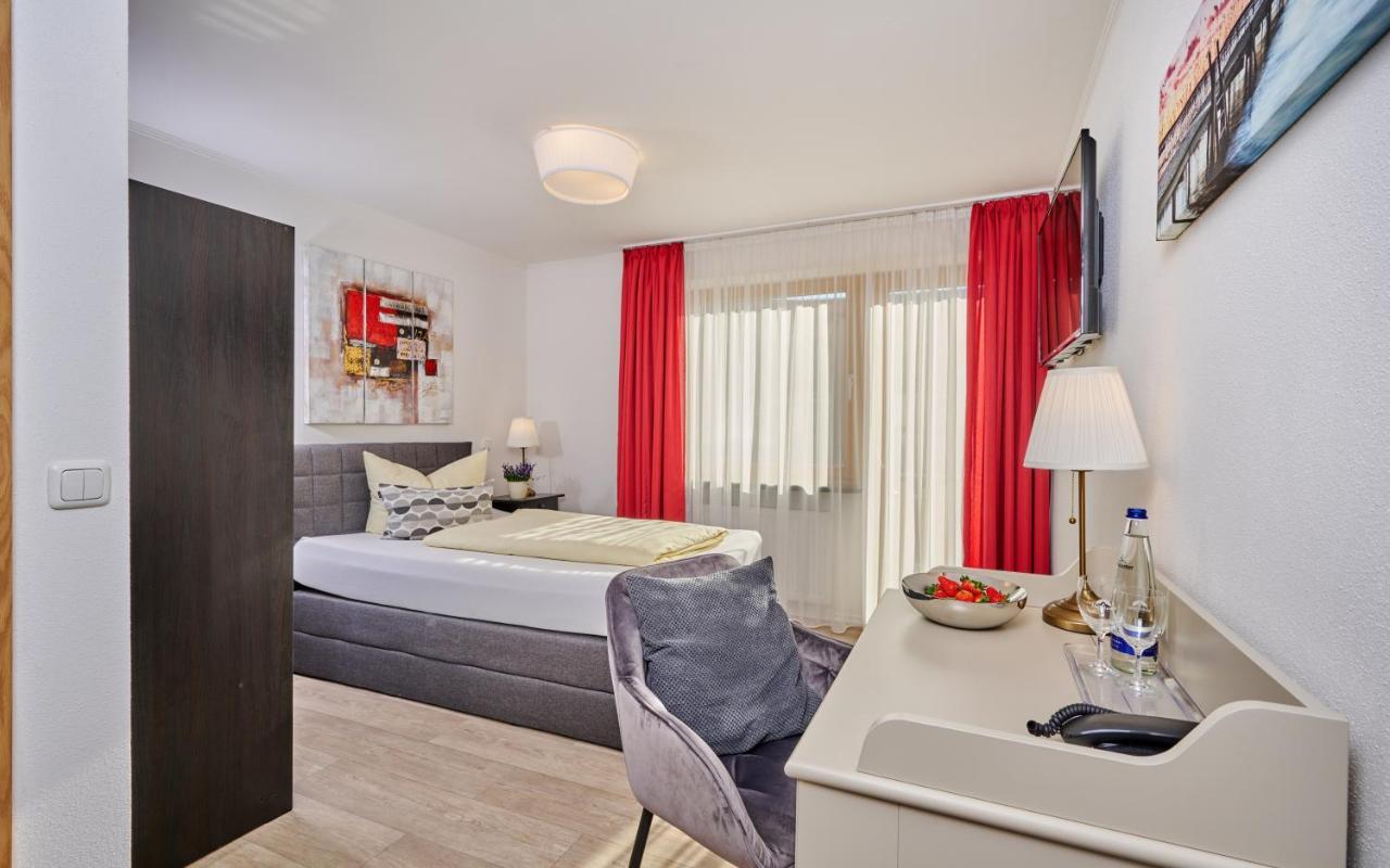 Hotel Restaurant Zum Goldenen Anker Mit Hallenbad & Wellnessbereich Windorf  المظهر الخارجي الصورة