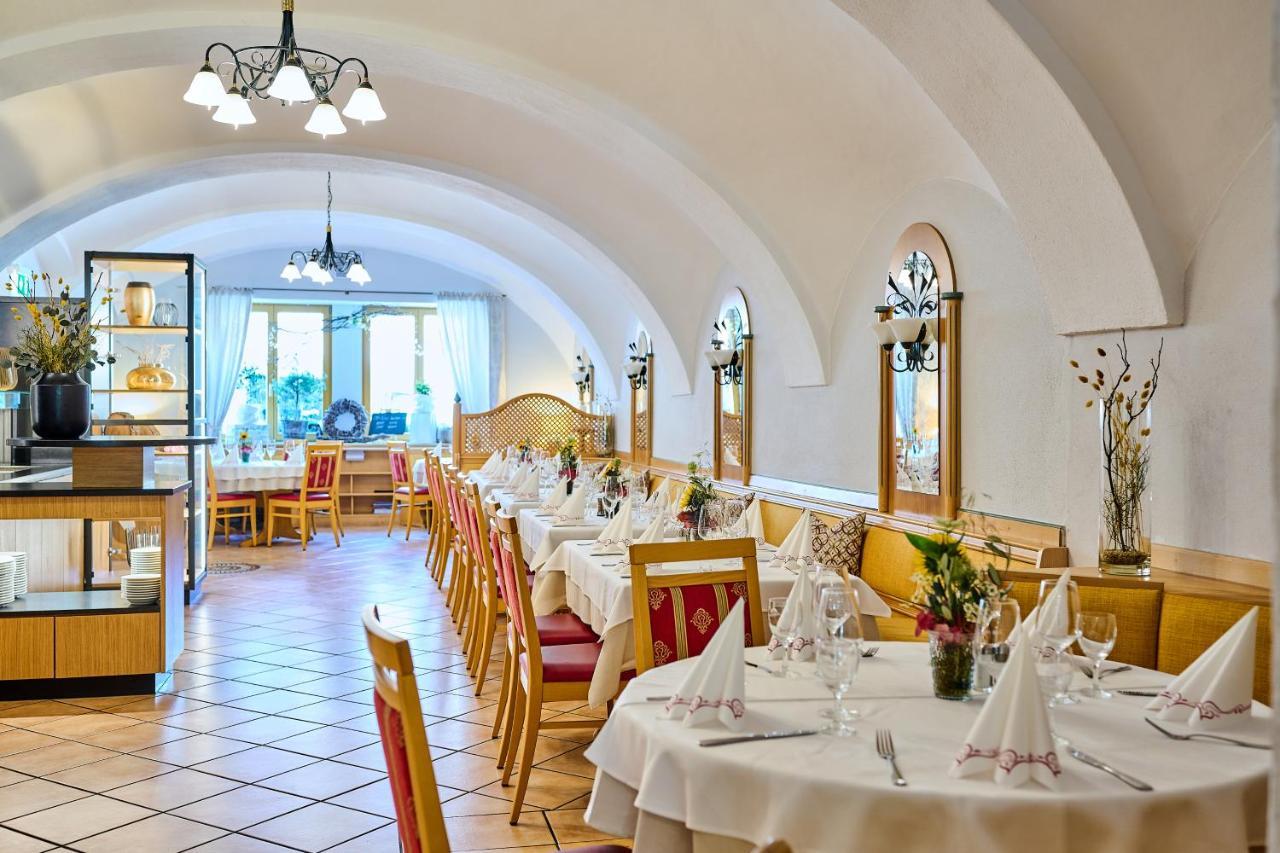 Hotel Restaurant Zum Goldenen Anker Mit Hallenbad & Wellnessbereich Windorf  المظهر الخارجي الصورة