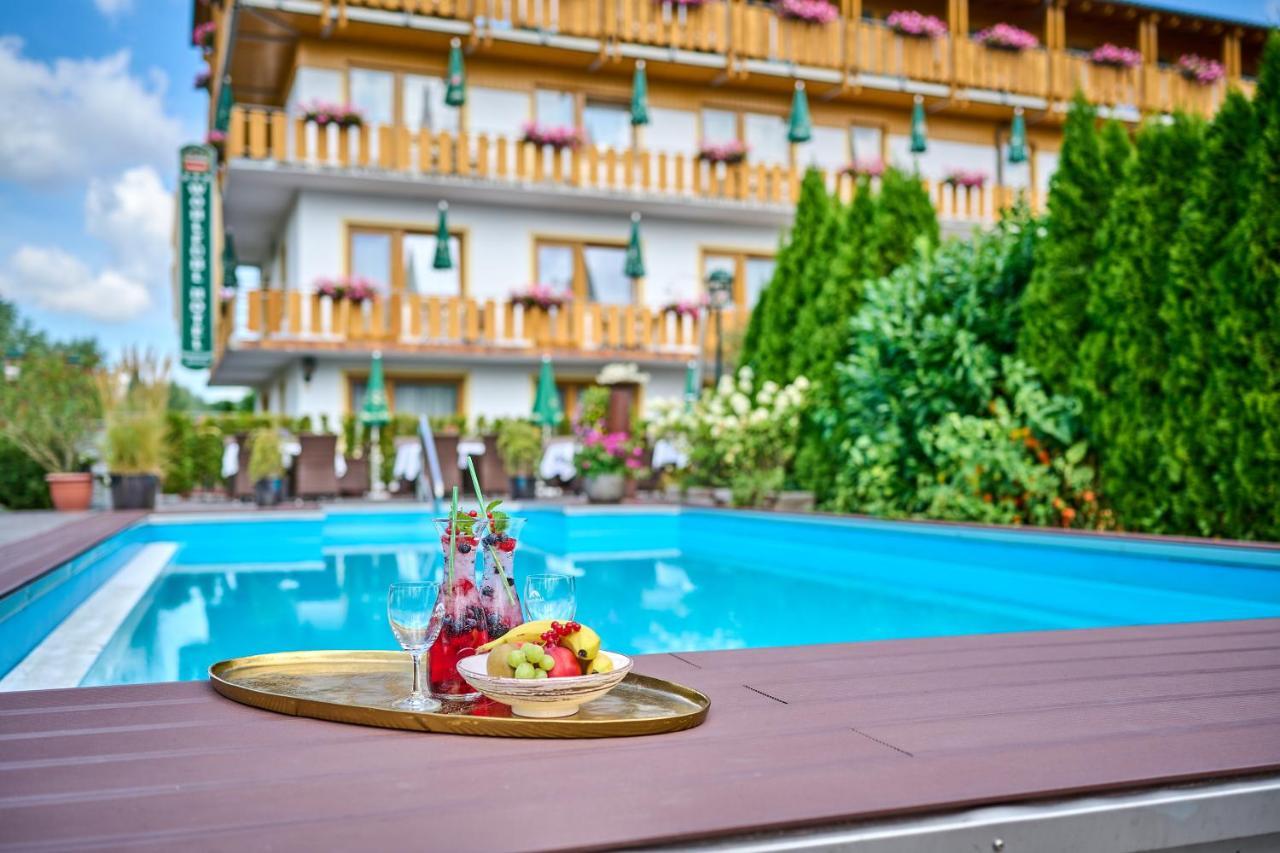 Hotel Restaurant Zum Goldenen Anker Mit Hallenbad & Wellnessbereich Windorf  المظهر الخارجي الصورة