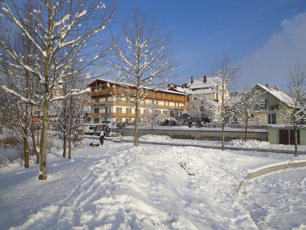 Hotel Restaurant Zum Goldenen Anker Mit Hallenbad & Wellnessbereich Windorf  المظهر الخارجي الصورة