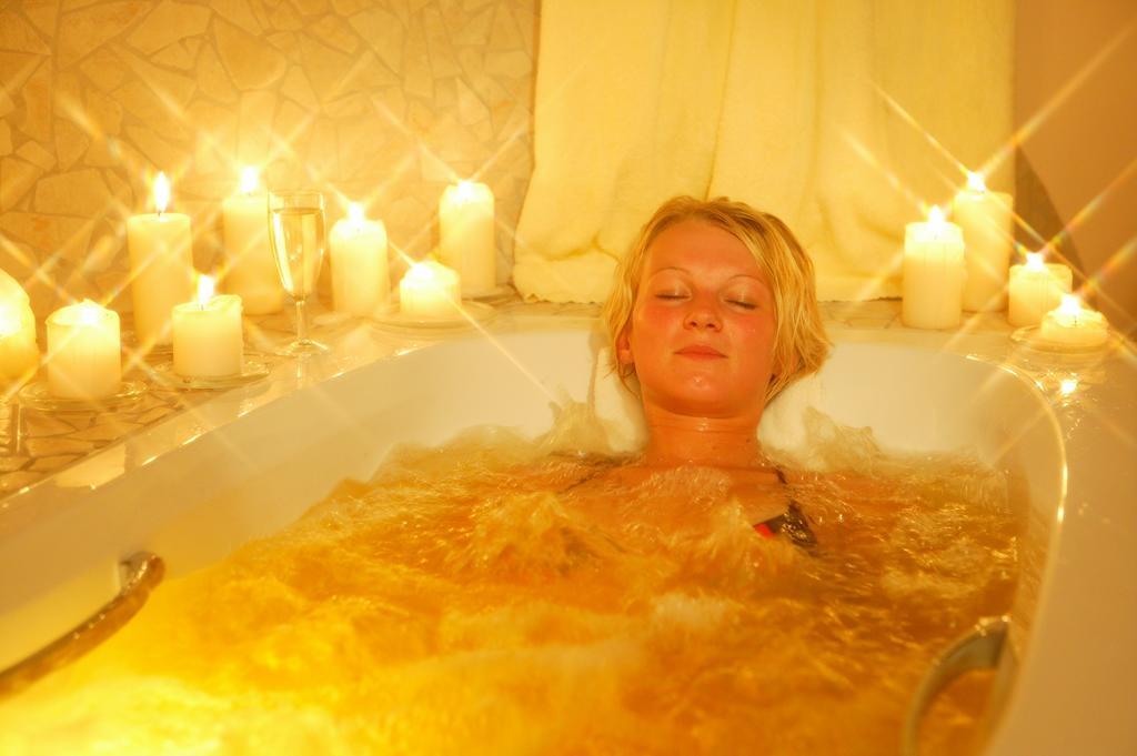 Hotel Restaurant Zum Goldenen Anker Mit Hallenbad & Wellnessbereich Windorf  المظهر الخارجي الصورة